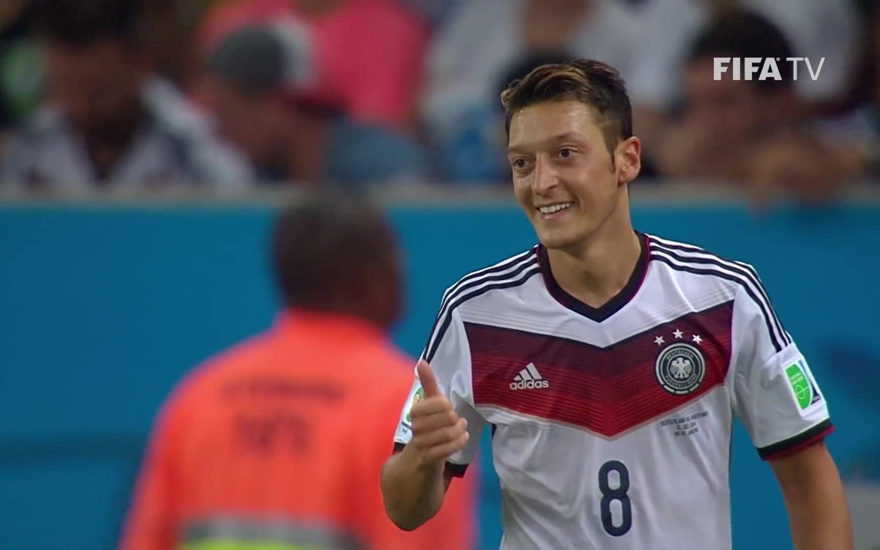 时时彩-包含足球名宿再次出山指导，为球员传授宝贵经验的词条