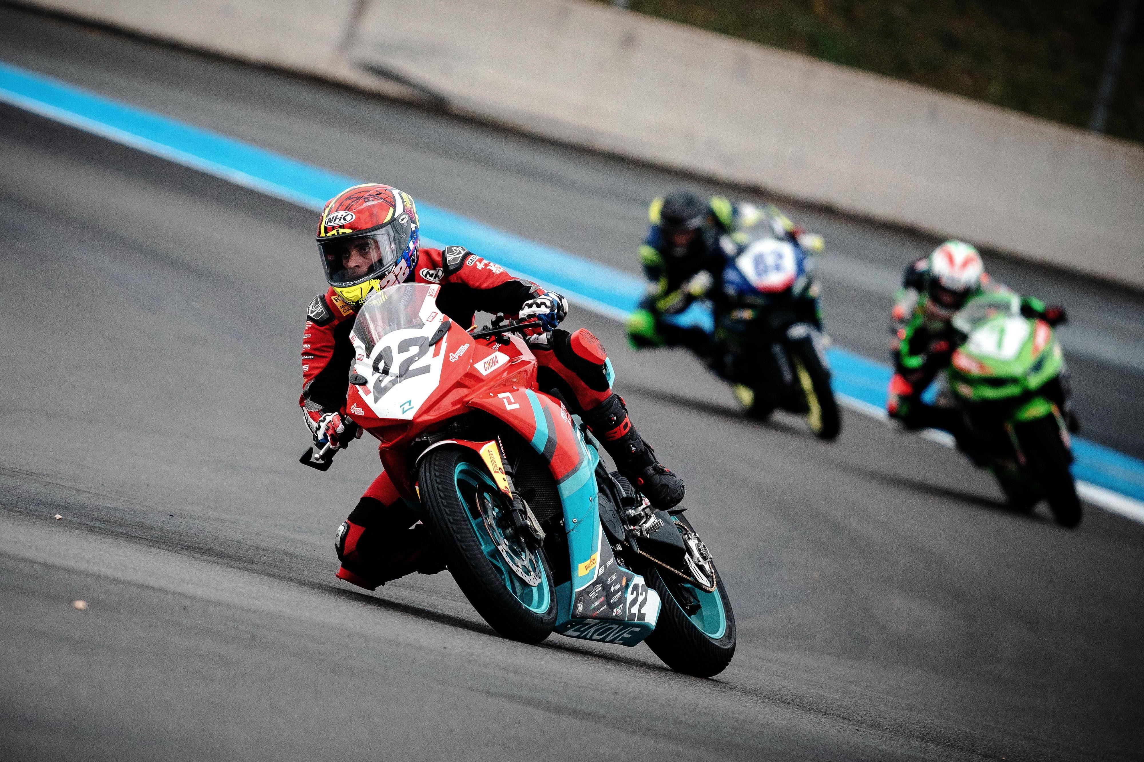 时时彩-包含胜负迎头！赛场上充满激烈比拼，奋力向前的词条